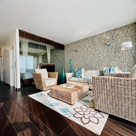 Ξενοδοχείο Echo 3*