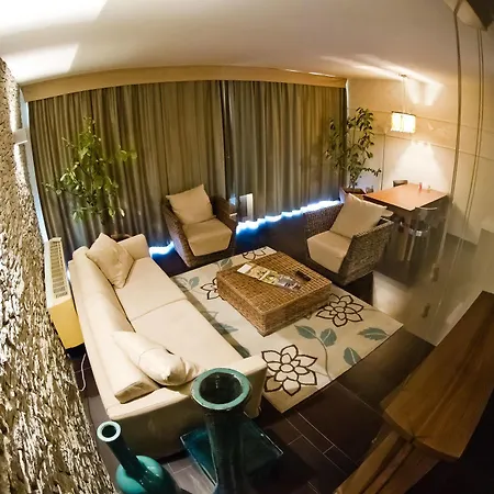 Echo 3*